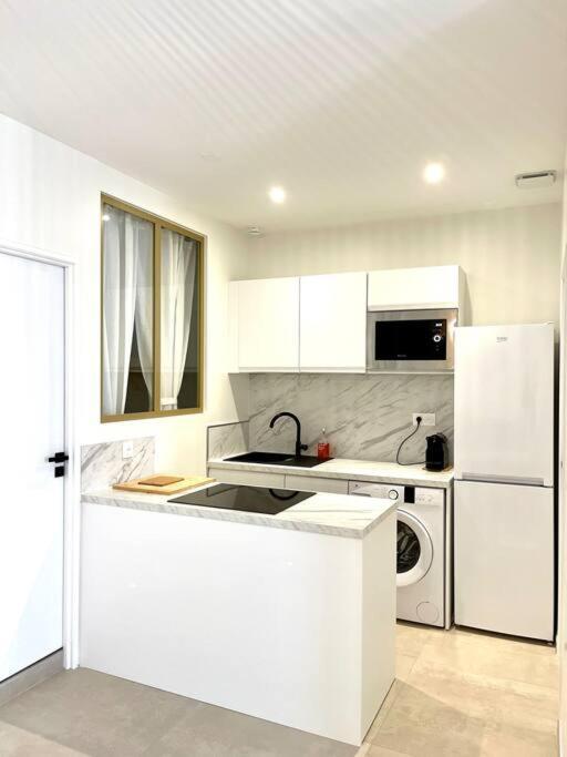 Moderne + Parking A 50m De La