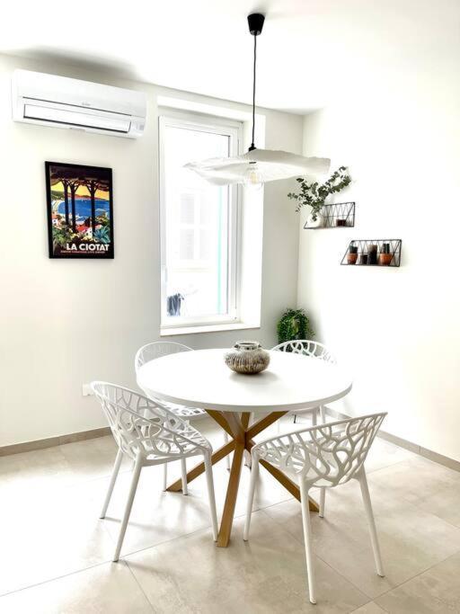Apartment Moderne + Parking A 50m De La